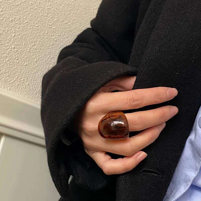 1-piece Bohemian retro style coffee colored resin ring, simple wide face layered ring suitable for daily banquets H260312
