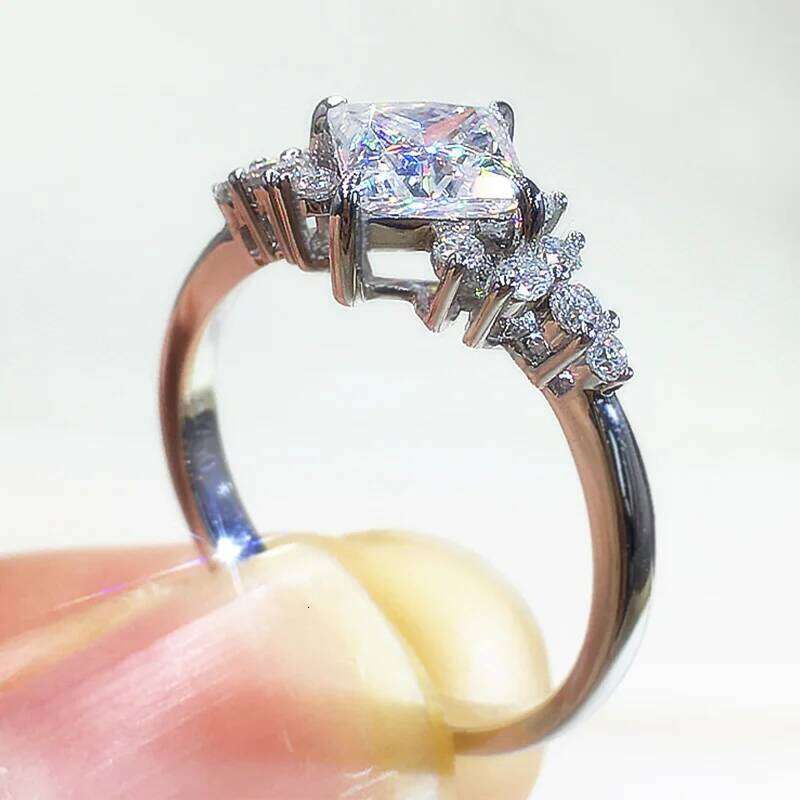 Huitan Fashion Princess Square CZ Finger Ring Female Wedding Band Jewelry Delicate Design Accessories for Engagement Ceremony H260312