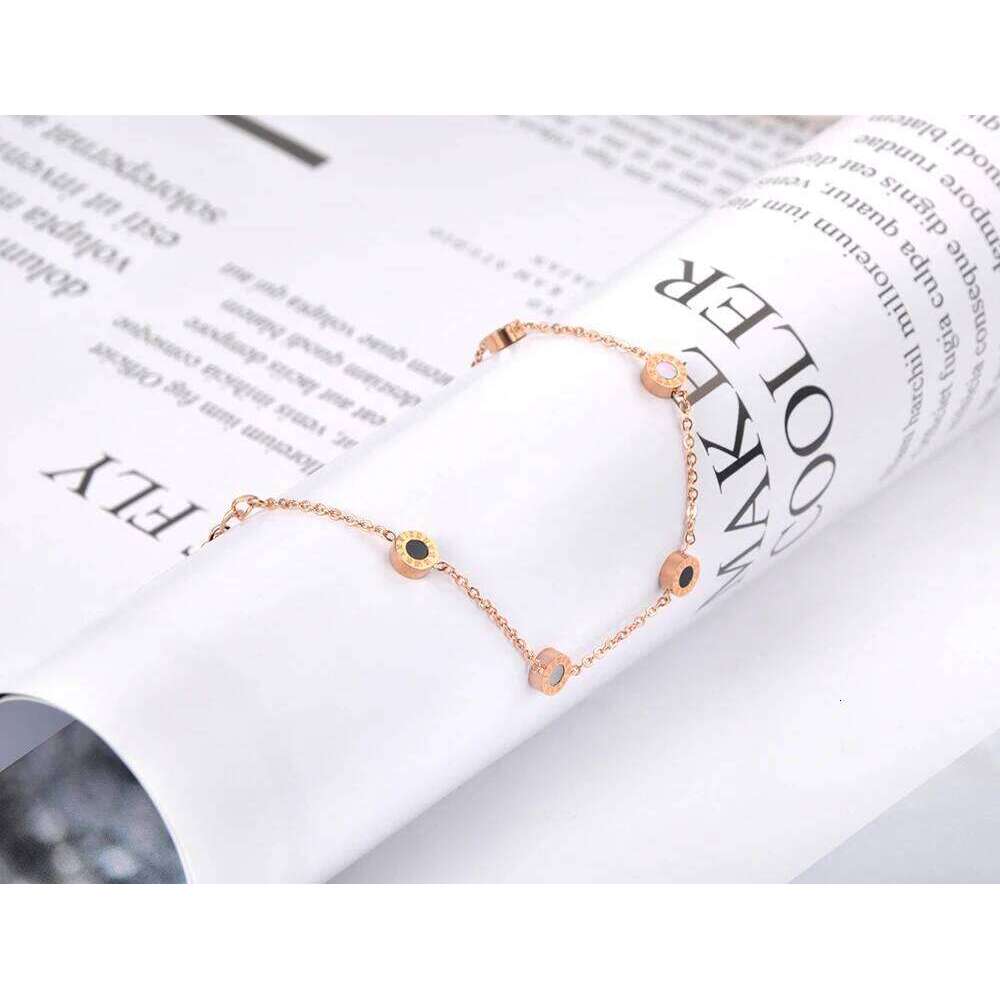 Lokaer Stainless Steel Bohemia Shell & Acrylic Chain Link Bracelets For Women Girls Trendy Roman Numerals Charm Bracelet B20027 Z260313