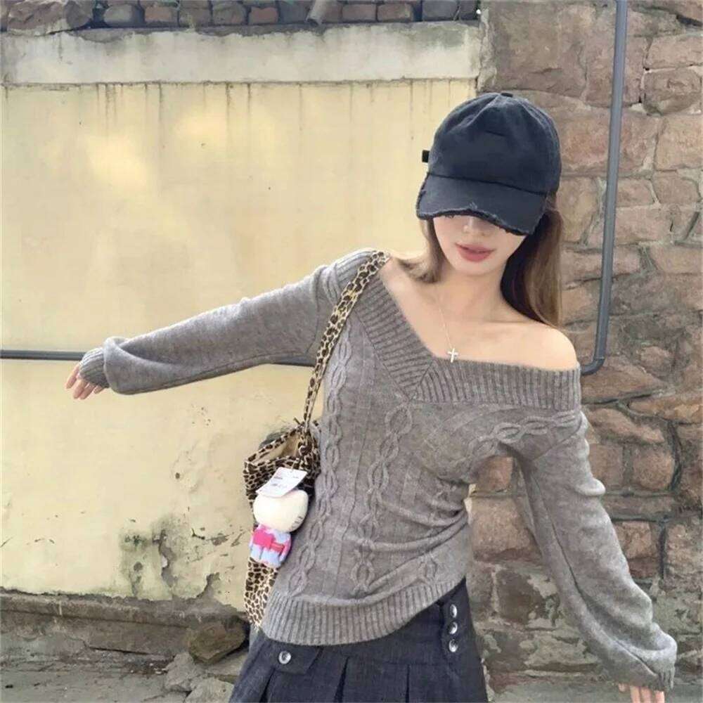 Fashion Vintage V-neck Knitted Tops Women 2025 Early Autumn New Sweaters Pullover Slim Long Sleeve Pullovers Sexy Gray Jumpers Z260313