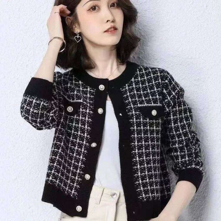 New Spring Autumn Small Fragrant Wind Cardigan Coat Women Short Jacket Plaid Joker Knitted Sweater Ladies Top Outerwear Z260313