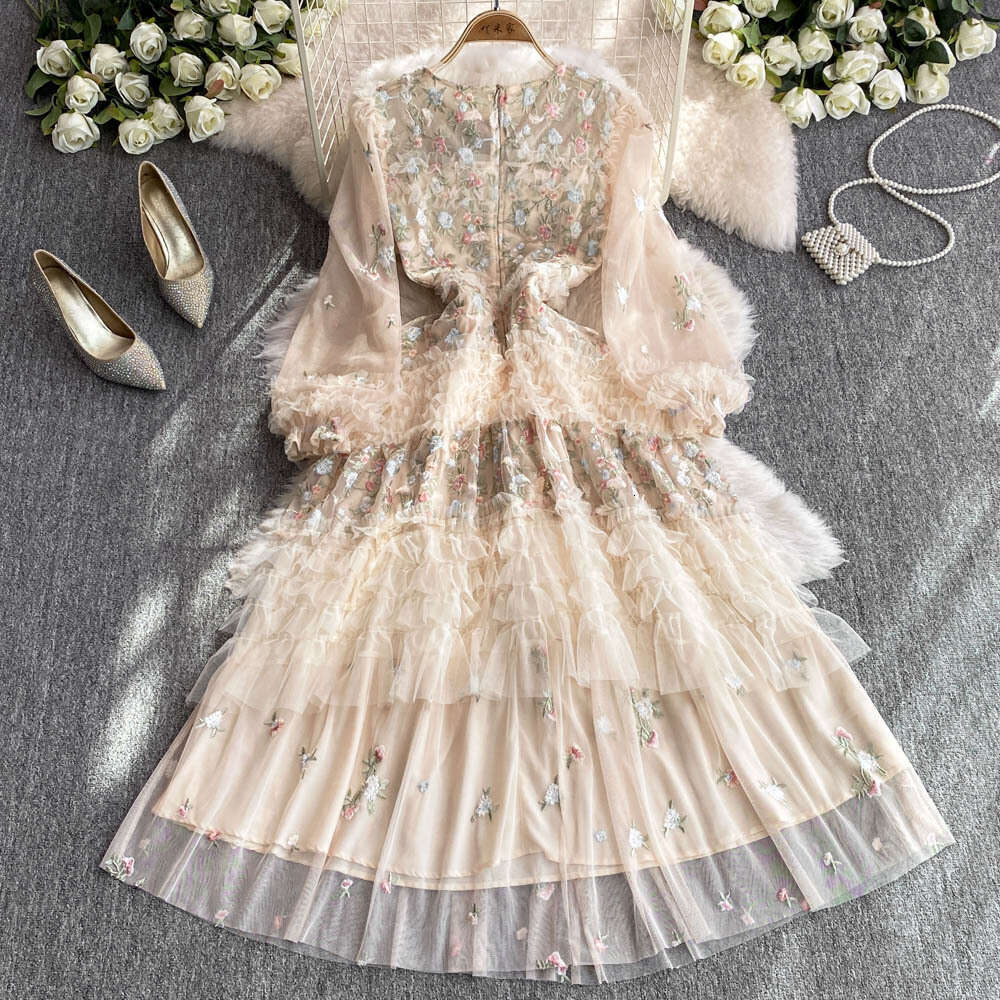 2026 Women's Palace Style Dress High end A12 Light Luxury Embroidered Mesh Long Dress French Puff Sleeve