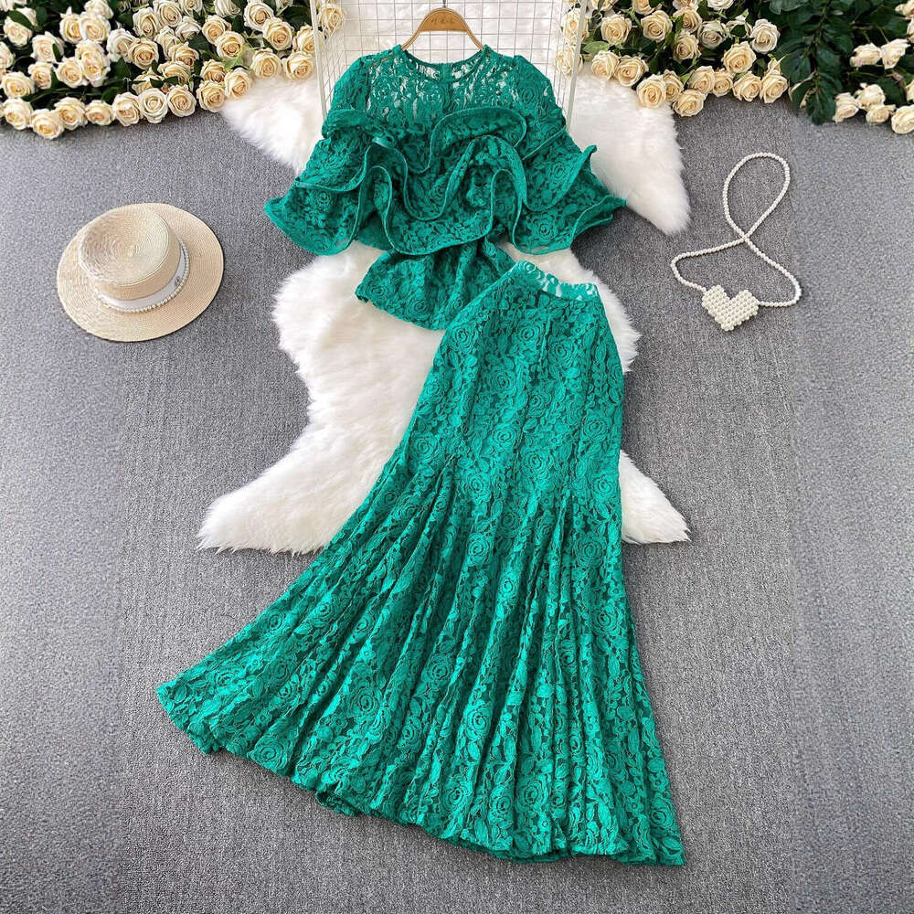 Designer style elegant lace top with three-dimensional pleated edges, two-piece set with high waist and slim fit fishtail skirt