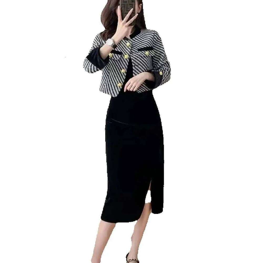 Women's 2025 Cardigan Sweaters Korean Fashion Button Down Crew Neck Open Front Long Sleeve Knit Cropped Clothing Jackets Z260314