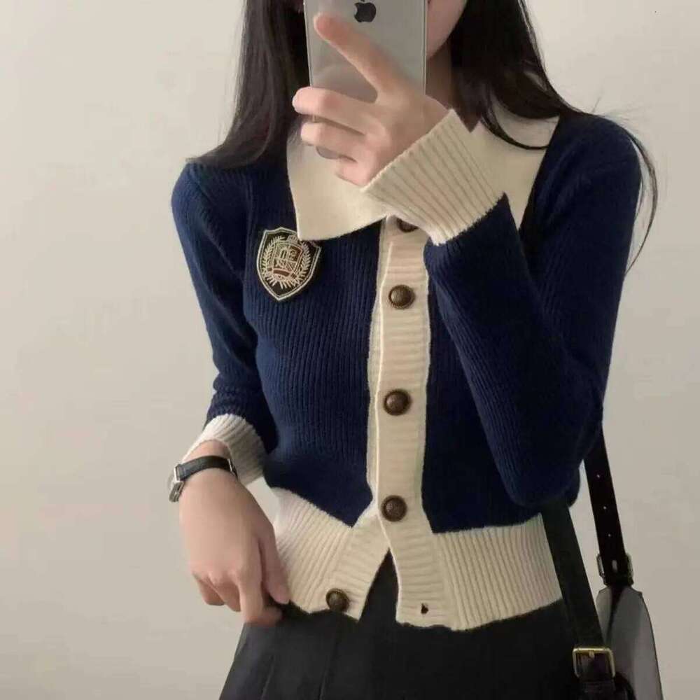 Street Badge Embroidered Cardigan Sweater High Quality Women Elegant V-neck Short Jacket Knitwear Coat Autumn Winter Retro Z260313