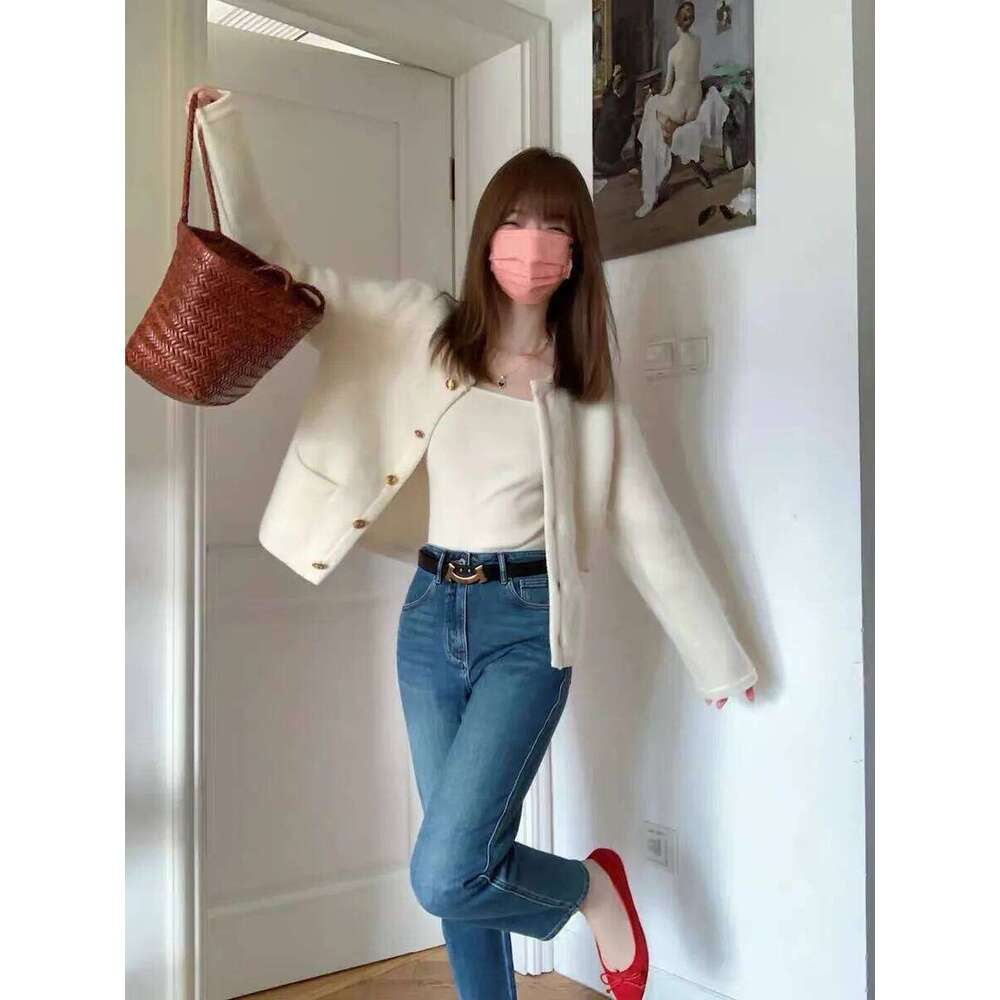 Temperament White Sweater Coat Women's Early Spring Autumn New Knitted O-Neck Cardigan Single Breasted Style Top Z260313