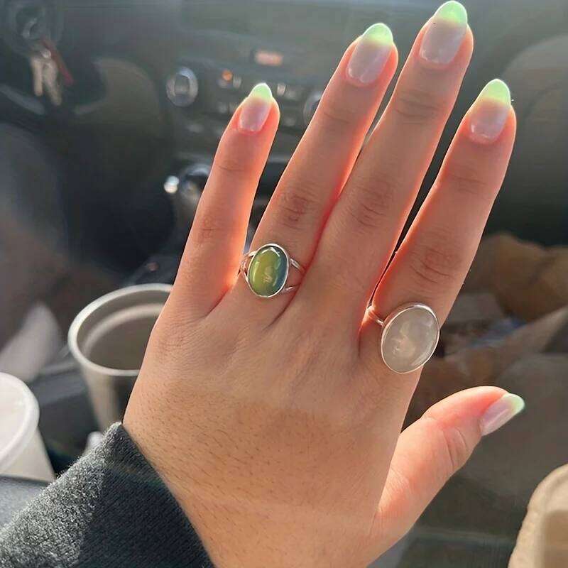 1pc Color Changing Moon Stone Ring - Fashionable Jewelry Gift For Women Girls, Emits Positive Vibes And Enhances Mood H260312