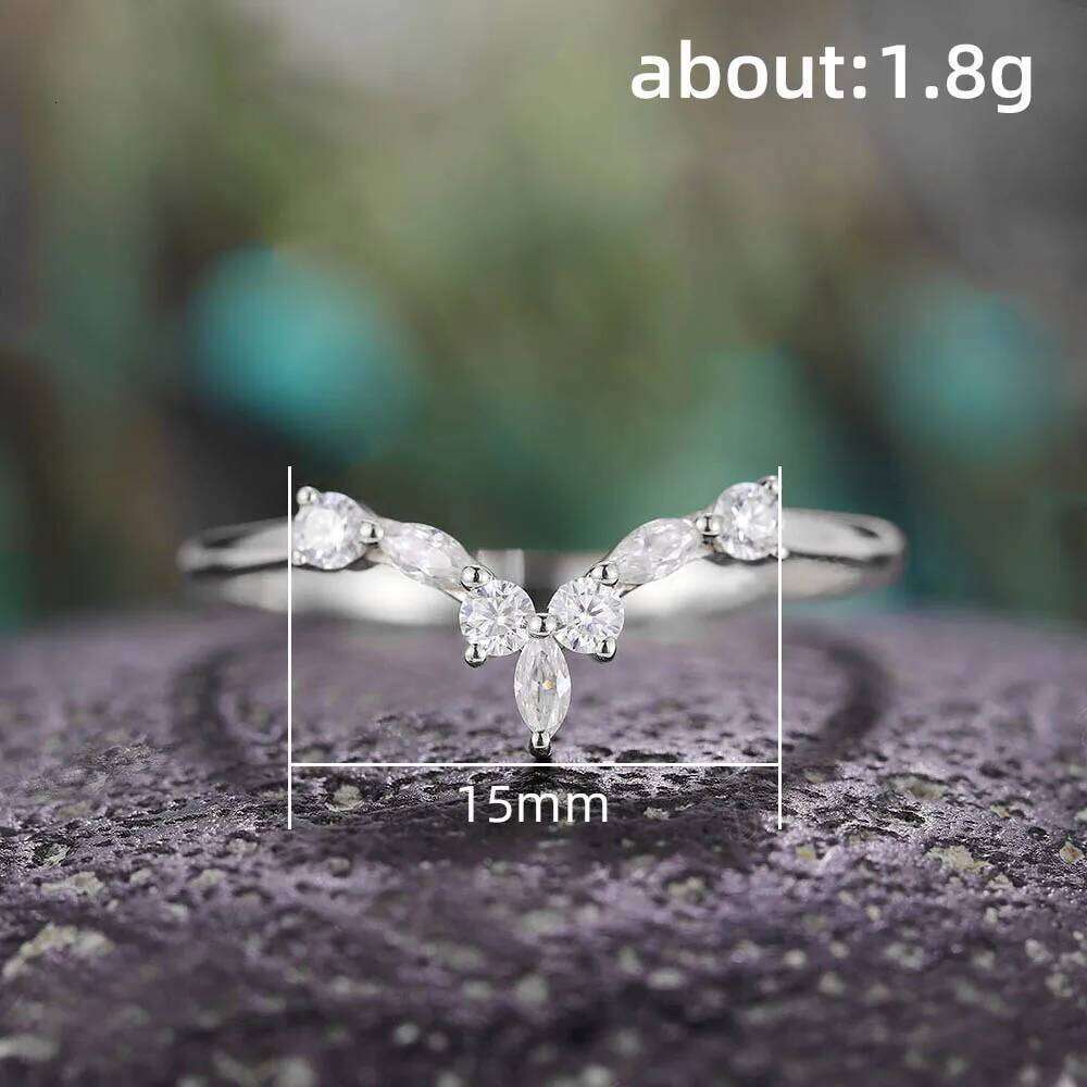 Huitan New Arrival Bridal Rings for Wedding Ceremony Party Fancy V Design Ring with Dazzling CZ Stone Good Quality Women Jewelry H260312