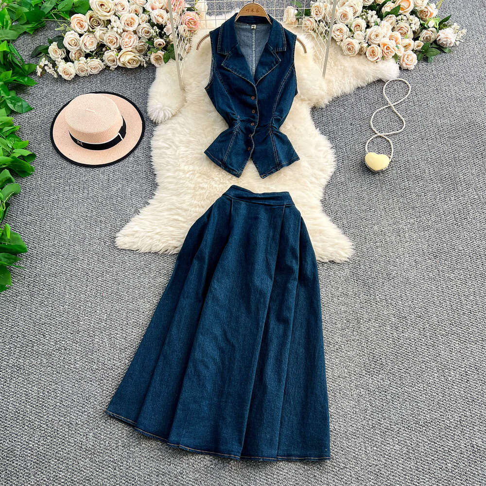 Women's French age A17 reducing outfit, summer lightweight pleated skirt, waist cinched denim top, high waisted slim fit flared skirt