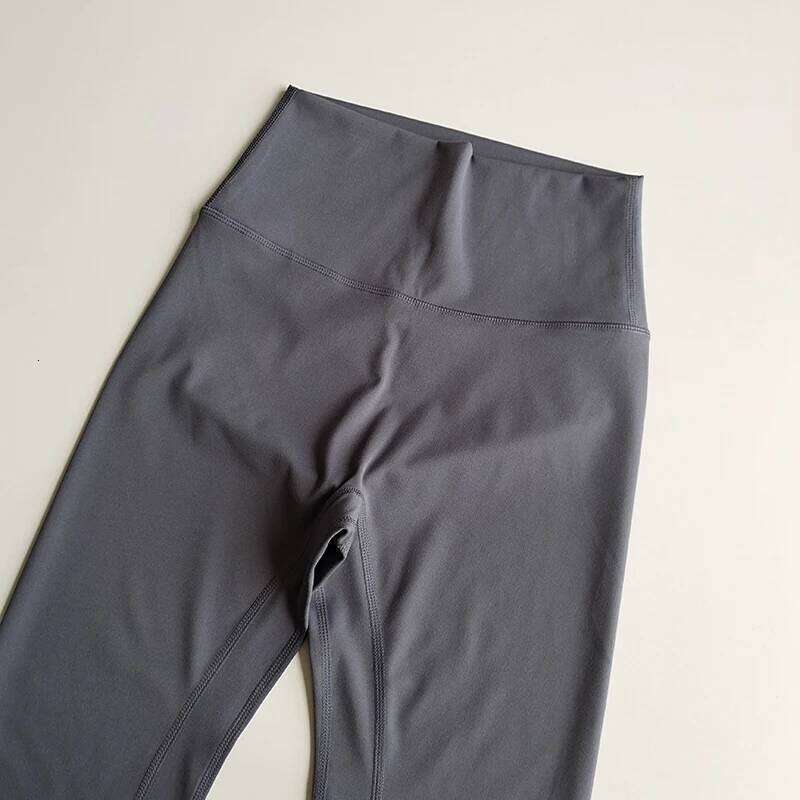 Fitness Pants Elastic Tight Fitting Seamless Naked Yoga High Waist Hip Lifting Quick Dry Running Sports Leggings Outdoor Wear 26Y0313