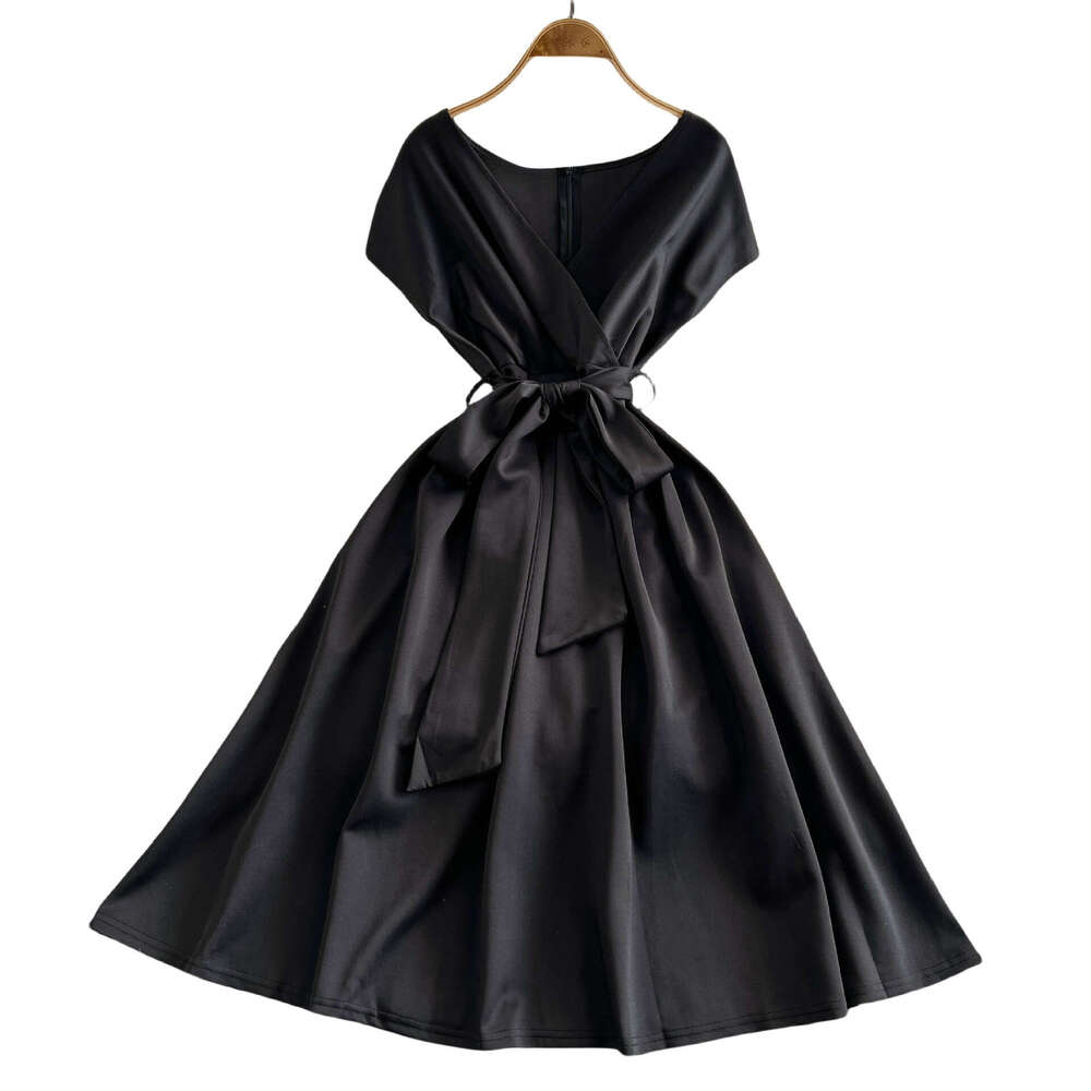 Women's cross-border elegant green satin V-neck short sleeved dress, summer new style, waist cinching, slim fit, wide hem