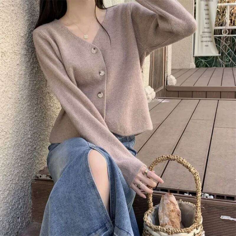 Autumn Korean Soft Waxy Solid Color V-neck Cardigan Short Stacked Knitted Sweater Versatile Z260313