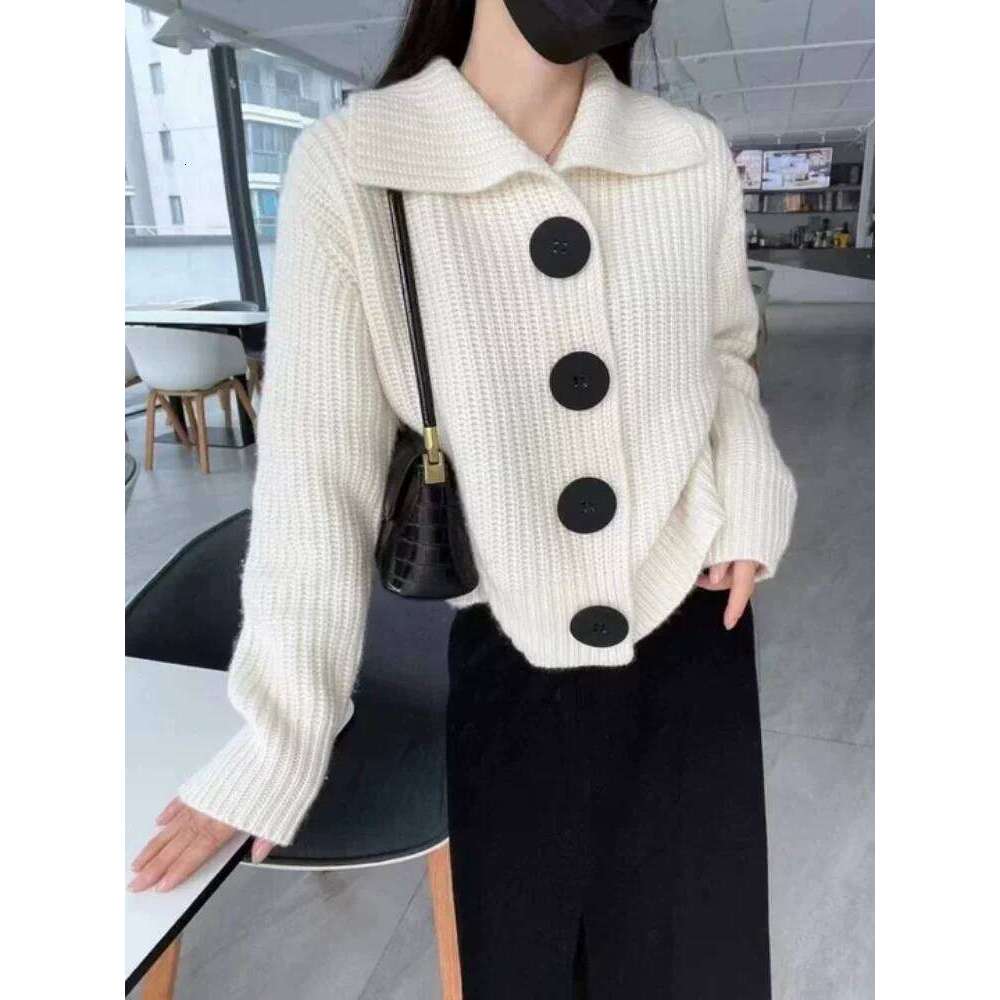 European and American autumn/winter women's cardigan V-neck long sleeved loose fashion lapel large button knit sweater Z260313