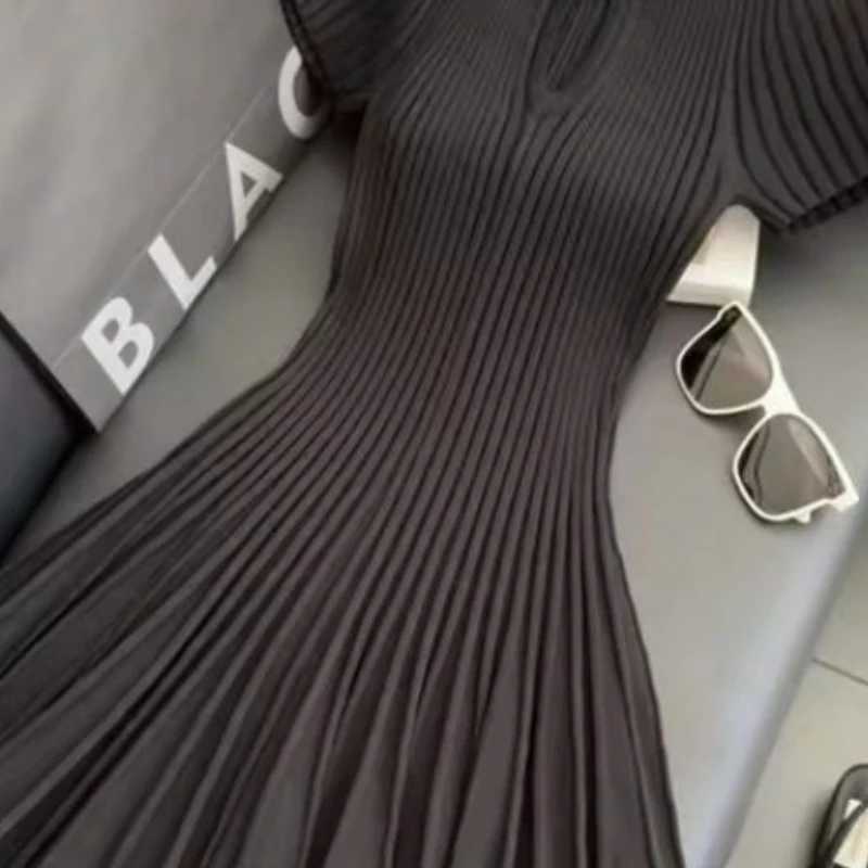 New Black Knitted Dress Fashionable Elegant Style Exuding A Goddess-like Charm Slimming Form-fitting Dress with A Cinched WaistT260314