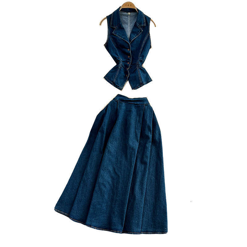 Women's French age A17 reducing outfit, summer lightweight pleated skirt, waist cinched denim top, high waisted slim fit flared skirt