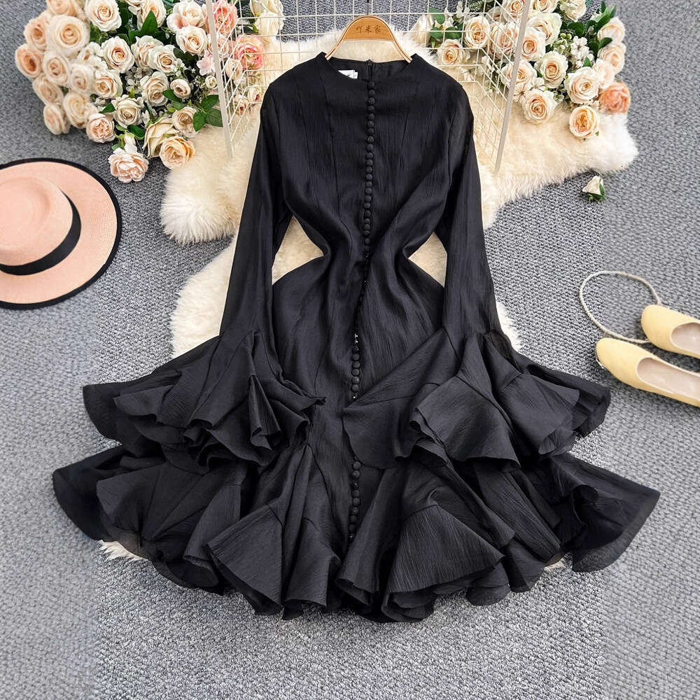 Designer's niche long sleeved slim fit waist cinched women's sweet pleated dress for spring and autumn high-end vacation style