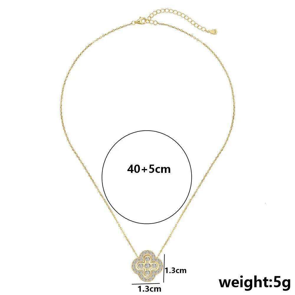 Classic Titanium Steel Lucky Cr Flower Pendant for Women Exquisite Fashion Clavicle Chain Necklace Jewelry H260312