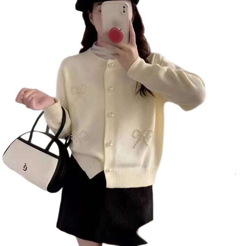 Sweet Pearl Bow Nail Bead Round Neck for Women Autumn Winter Look Thin Style Single Breasted Knitted Sweater Cardigan Z260313