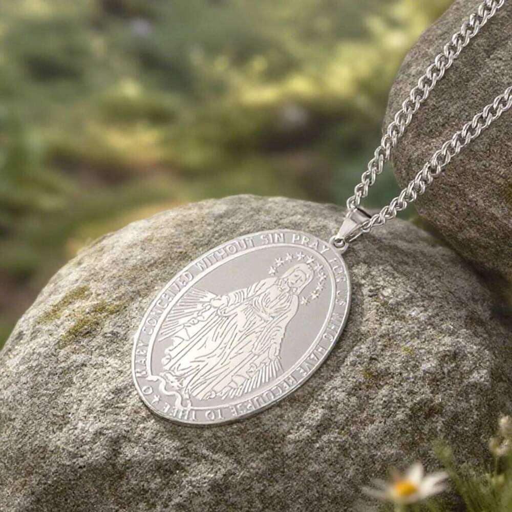 Dawapara Religious Virgin Mary Double Sided Carved Necklace Catholic Mother of God Pendant Stainless Steel Jewelry H260312