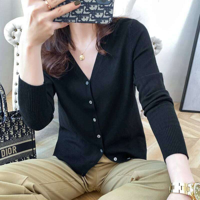 Autumn Winter Knitted Women's Thin Short Round Neck Sweater Loose V Long-sleeved Korean Temperament Cardigan Z260313