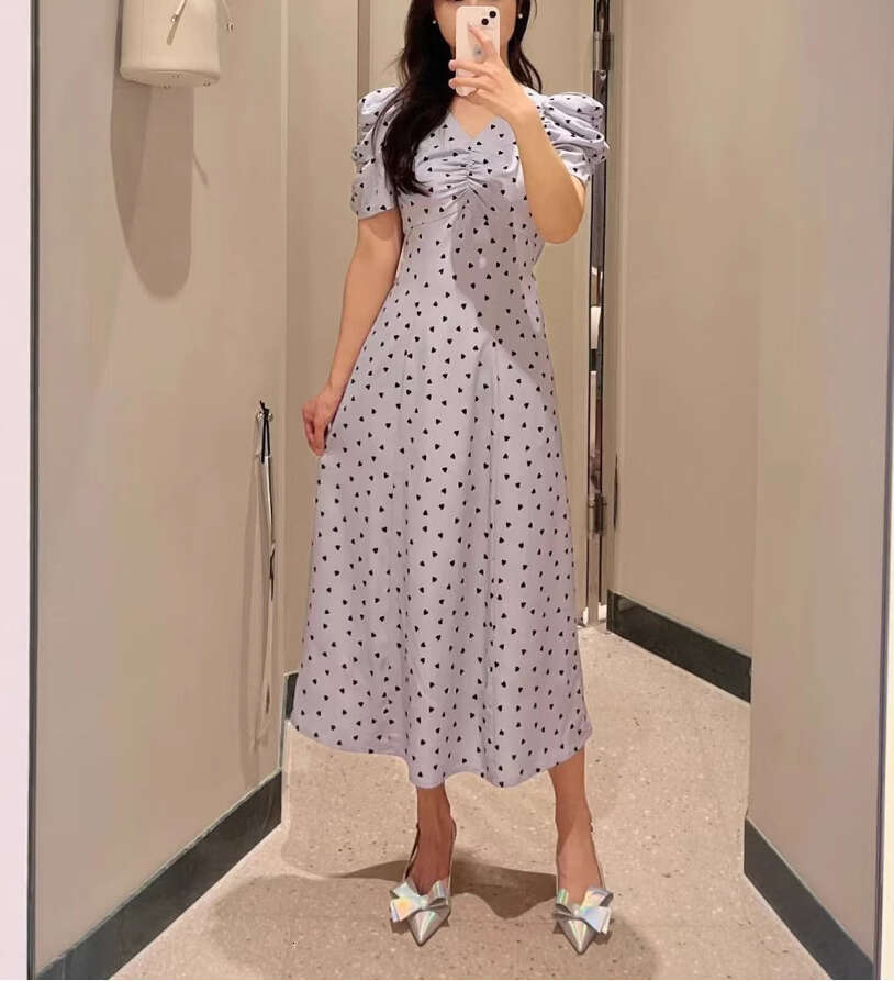 2026 spring and summer new designer casual women's V-neck heart-shaped printed bubble sleeve tea skirt
