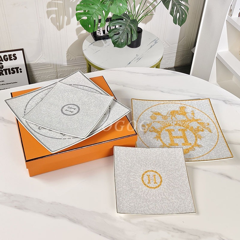 Retroaccessible Luxury Golden Gray Horse-drawn Cart Square Bone China Tableware Western Food Plate Gift Box