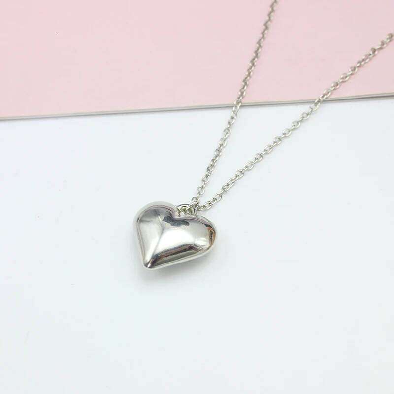 Exaggerated Metal Big Heart Pendant Choker Necklace for Women Elegant Minimalism Gold Color Chain Christmas Jewelry Girl Gift H260312