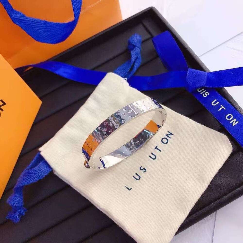 2026 Fashion Trend Hot Selling Bestseller Elegant Versatile Casual Simple Lv Home V Letter Bracelet Bangle Export