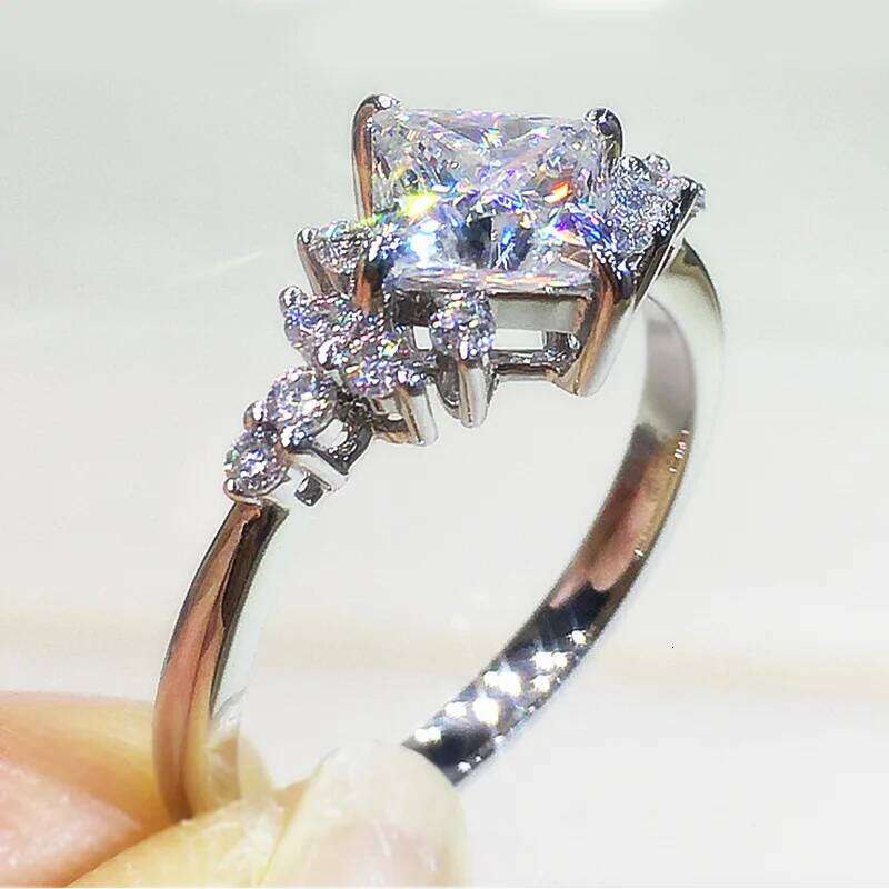 Huitan Fashion Princess Square CZ Finger Ring Female Wedding Band Jewelry Delicate Design Accessories for Engagement Ceremony H260312