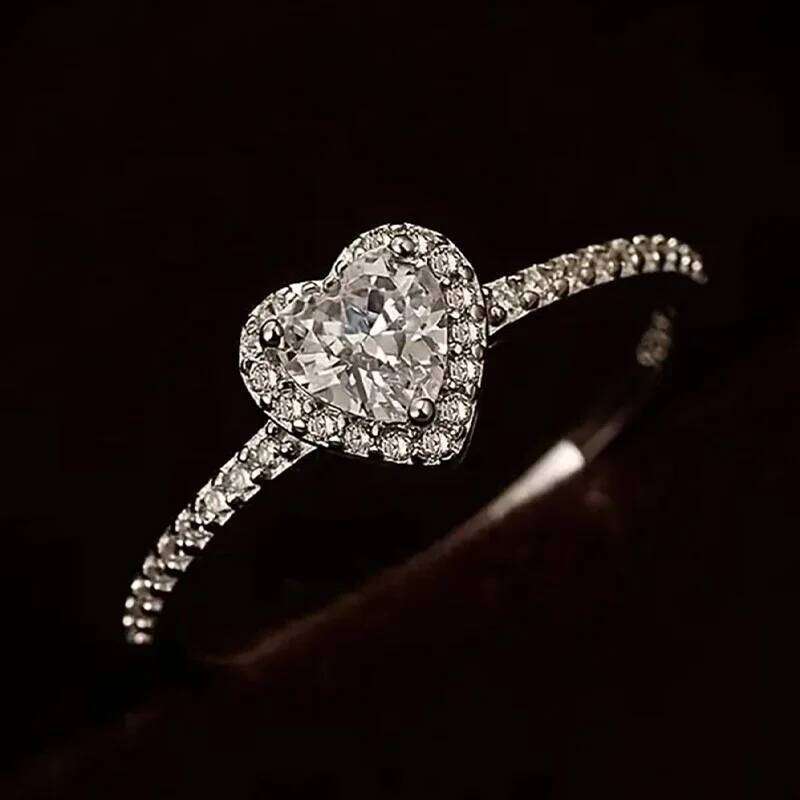 Huitan Heart-shaped Cluster Ring 925 Sterling Silver Sparkling CZ Glamorous Accessory Female Elegant Engagement Romantic Jewelry H260312