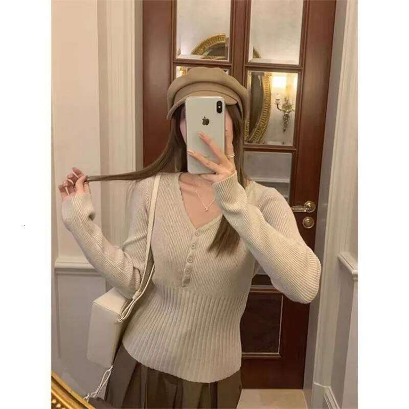 White V-neck Long-sleeved Knitted Women's Winter Petite Short Slim-fitting Sweater Early Autumn Chic Top Z260313