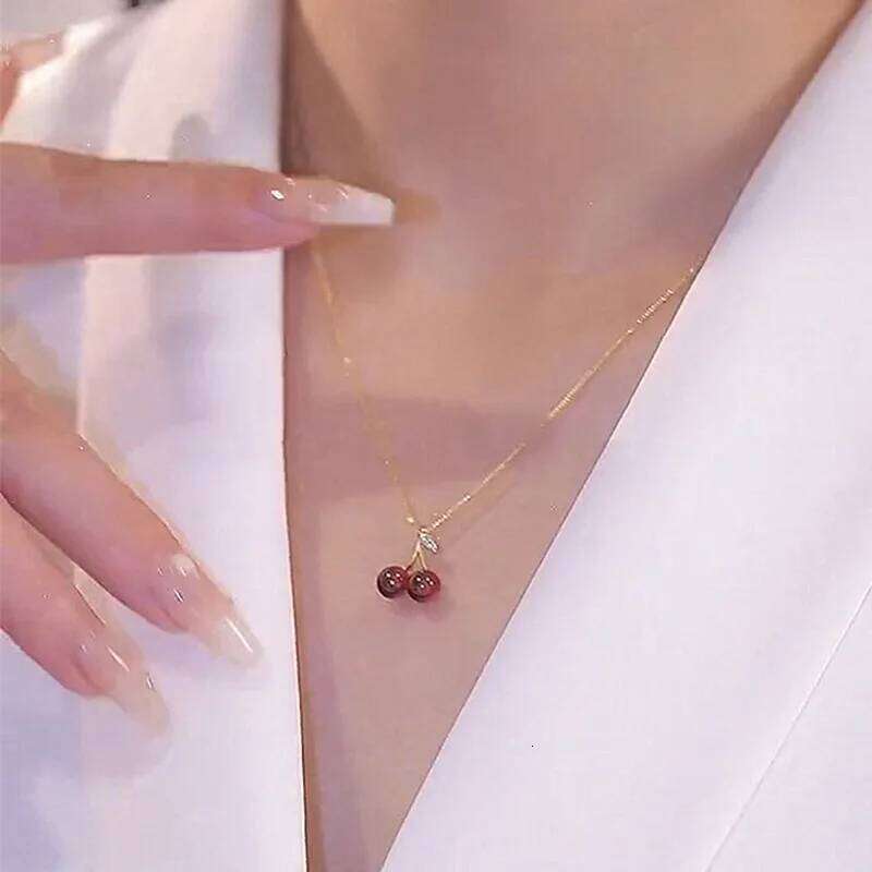 Fashion Red Cherry Pendant Women Sweet and Cute New Style Temperament Versatile Collar Chain Necklace Charm Jewelr H260312
