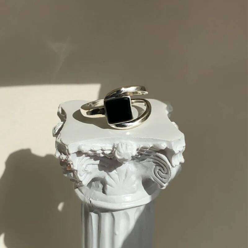 VENTFILLE 925 Sterling Silver Finger Rings New Fashion Creative Black Stone Geometric Birthday Party Jewelry Gifts H260312