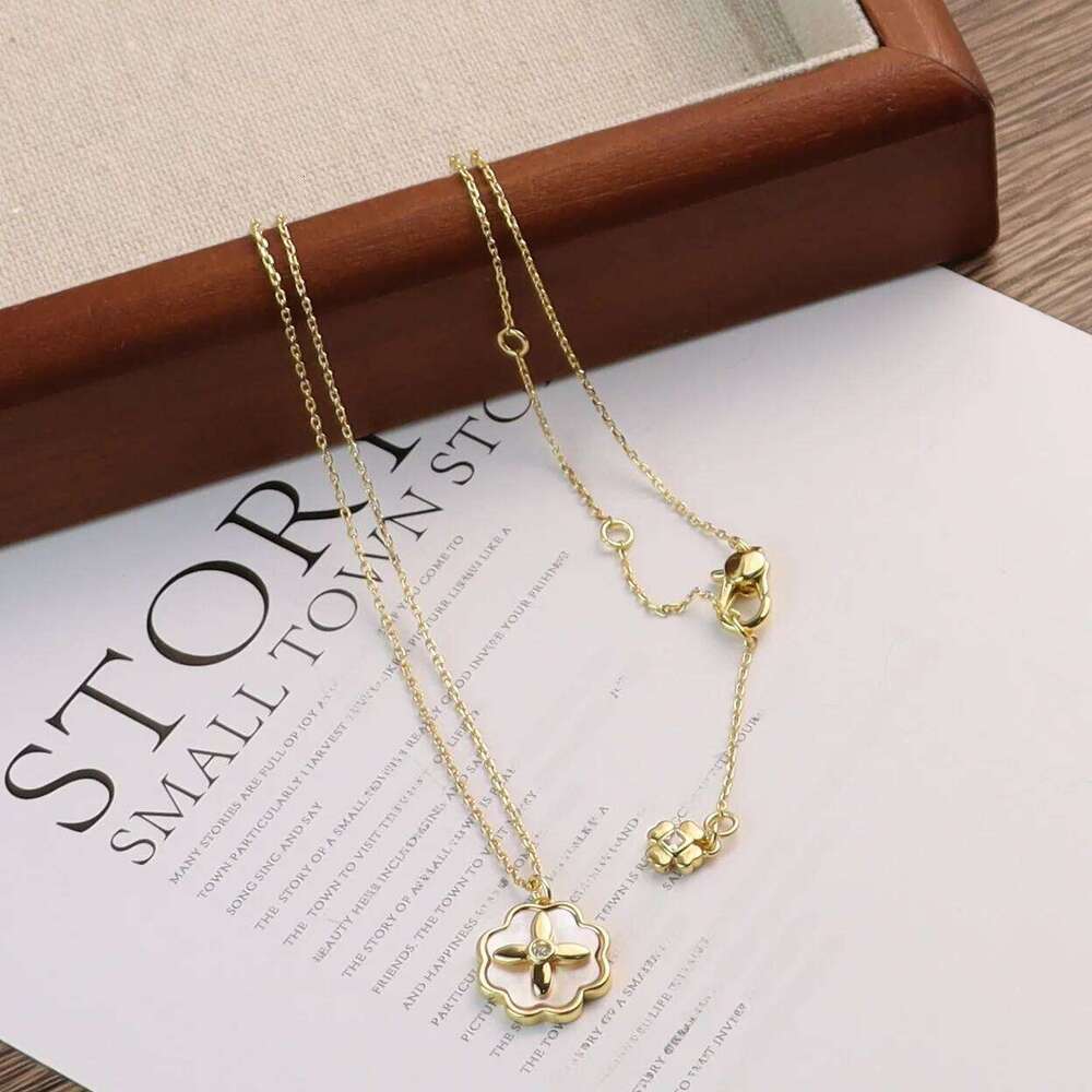 Elegant Lady Style Cr Shell Flower Design Pendant Necklace Simple Classy Fashion Jewelry Lockbone Chain Copper H260312