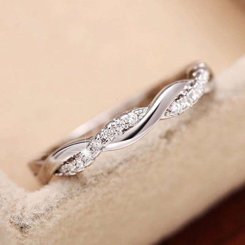 Huitan Classic and Simple Twist Rings for Women 3 Metal Colors Exquisite Female Finger Accessories Daily Wear Versatile Jewelry H260312