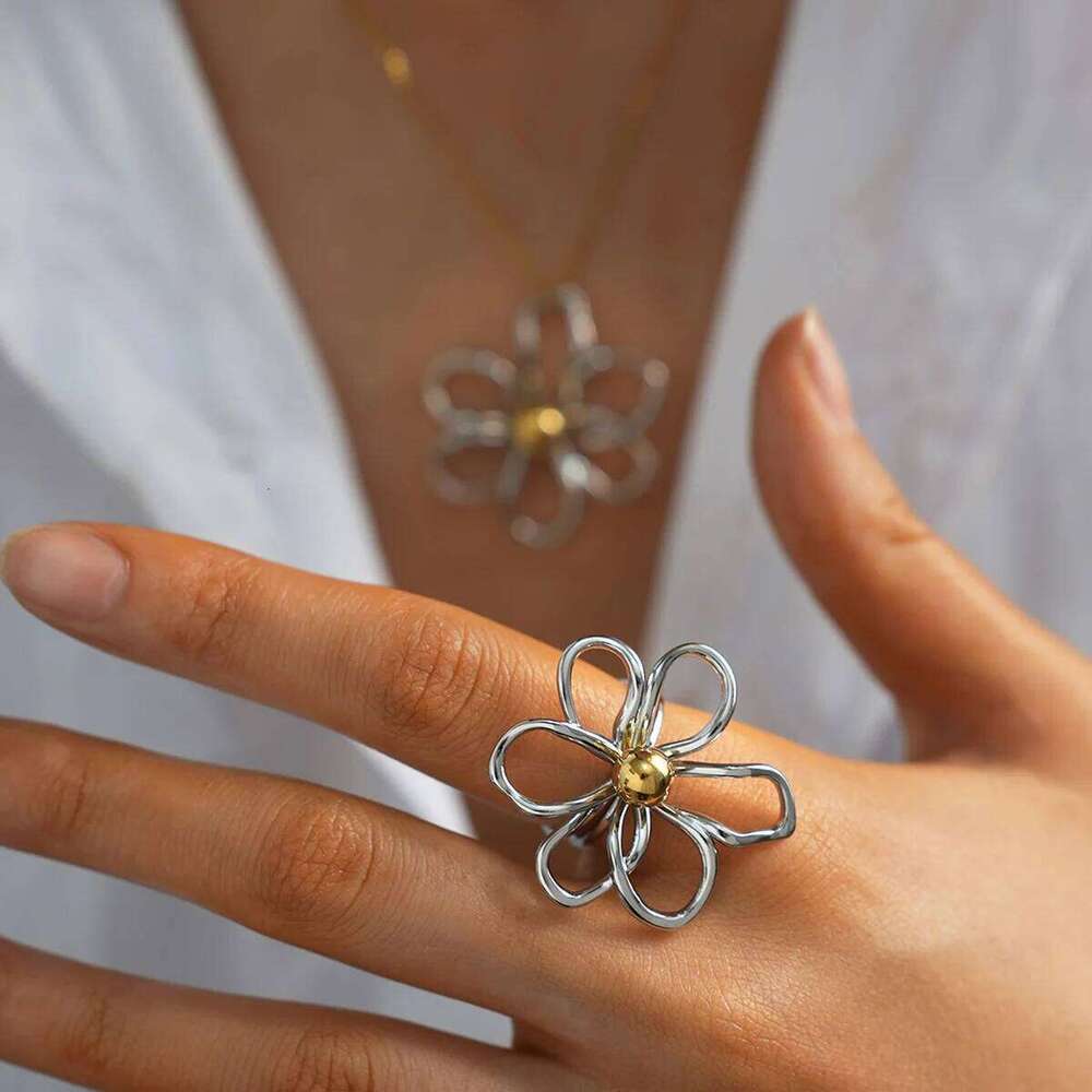 Fashion Hollow Flower Stainless Steel Necklace 18K Gold Plated Waterproof High Quality Jewelry For Daily Wear Vacation Seaside H260312