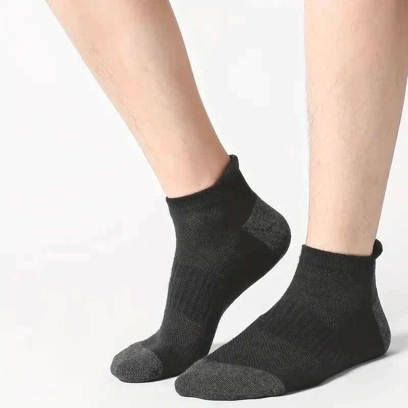 Mens Ankle Socks Sports for Basketball Soccer and Hiking Black White Heel Tab Design to Prevent Slipping Comfortable D260313