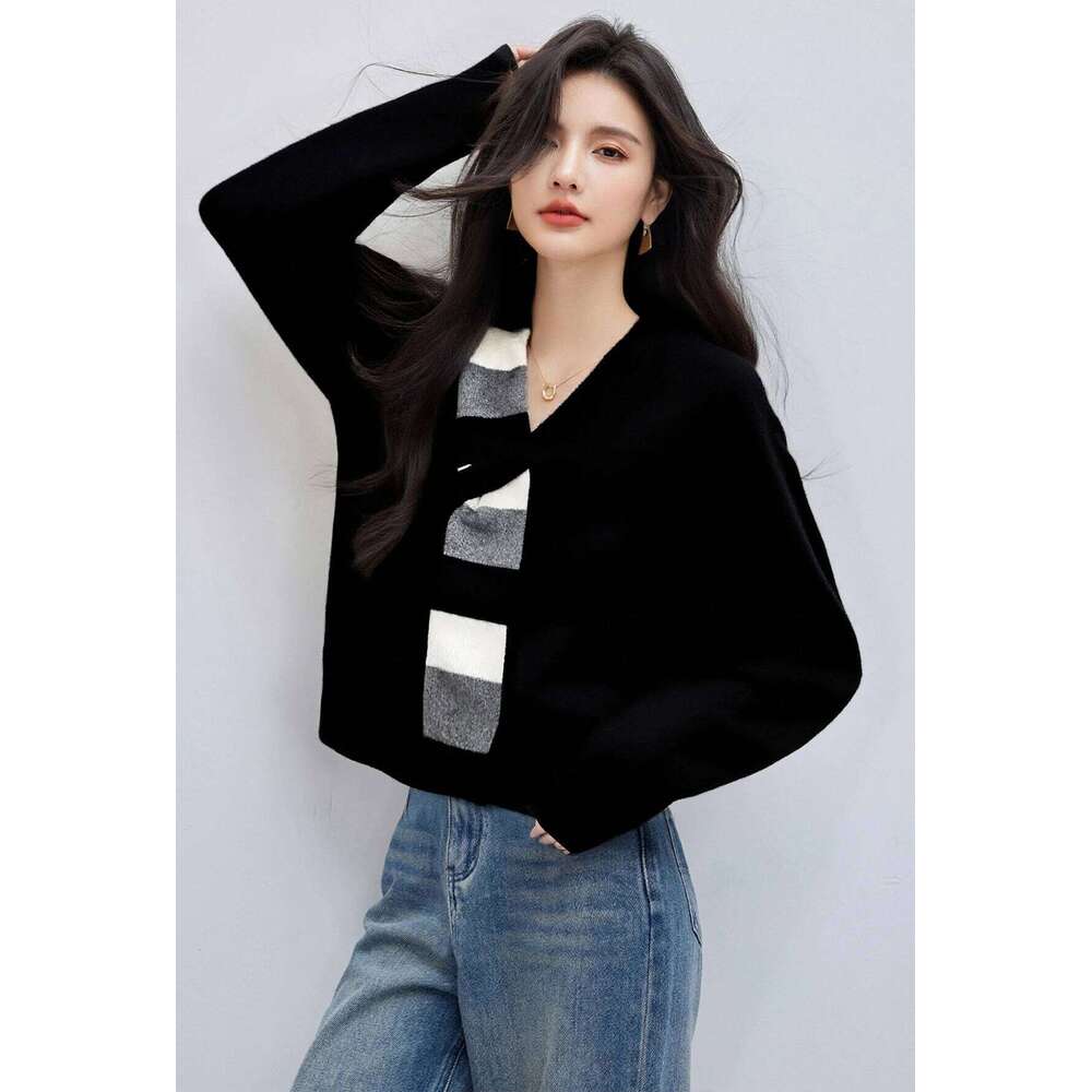 Loose And Slimming Long-Sleeved Sweater Top With A Contrasting Color Scarf Collar For The Winter Of 2025 Z260313