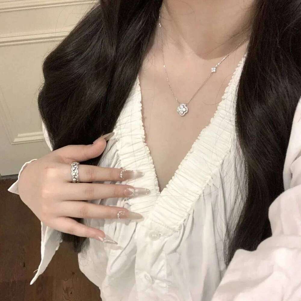 Zircon Flower Necklace for Women Sweet Premium Clavicle Chain Party Jewelry H260312