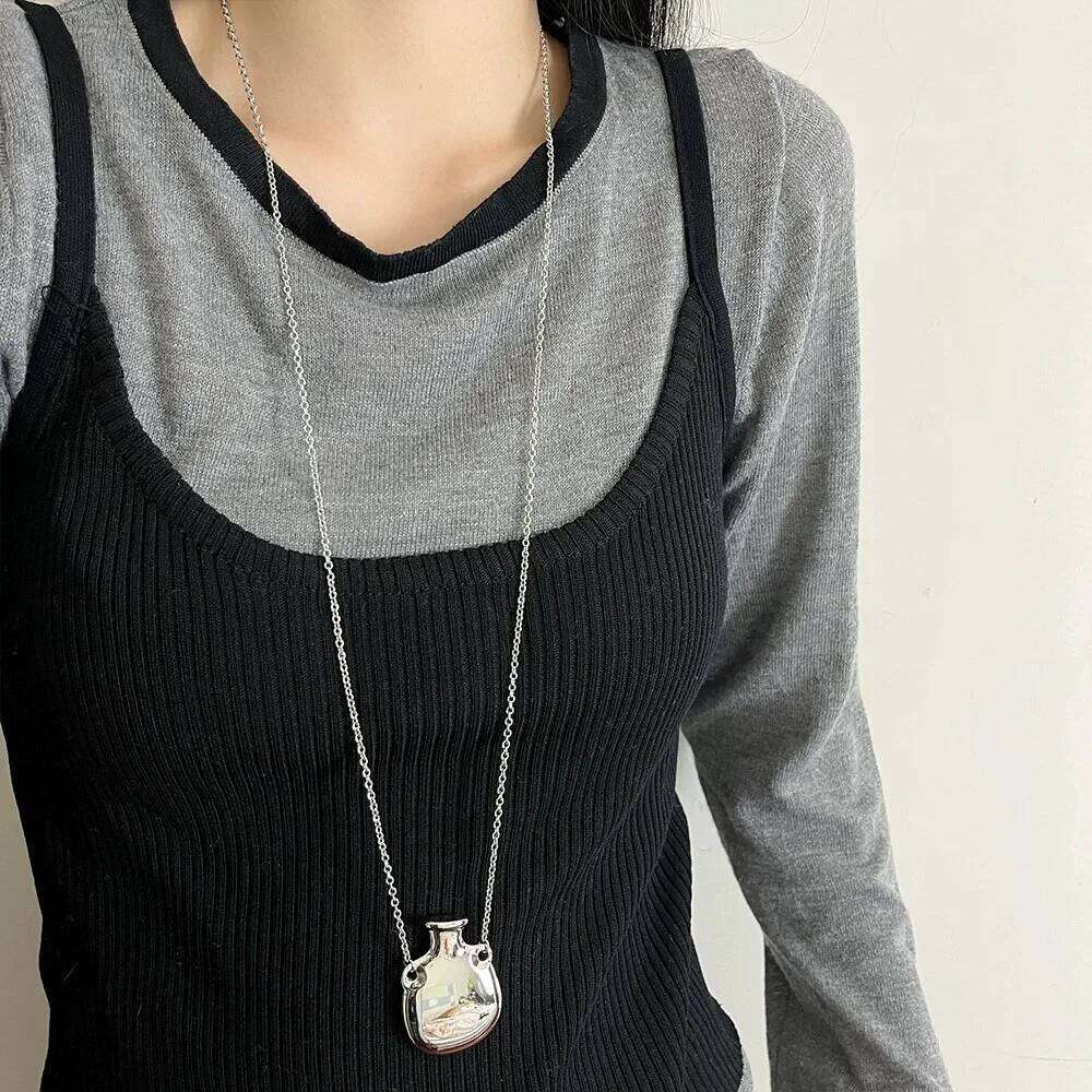 French Elegant Smooth Metal Water Bottle Necklace Long Suitable for Ladies Fashion Jewelry Accessory H260312