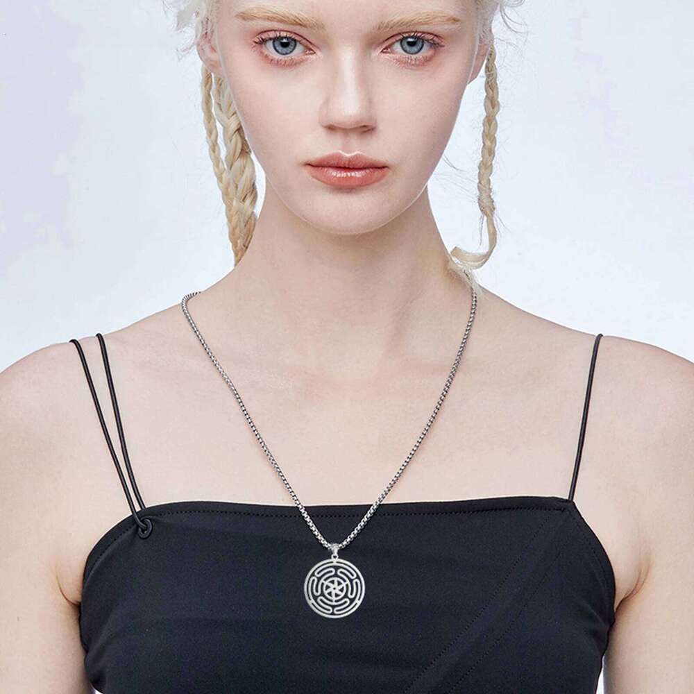 Dawapara Wheel of Hecate Triple Moon Goddess Necklace Ancient Blessing Supernatural Talisman Stainless Steel Jewelry H260312