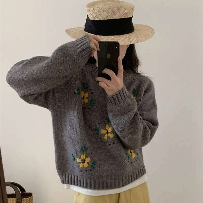 Korean style embroidered knitted sweater women's autumn and winter new round neck pullover with thick velvet short floral top Z260313