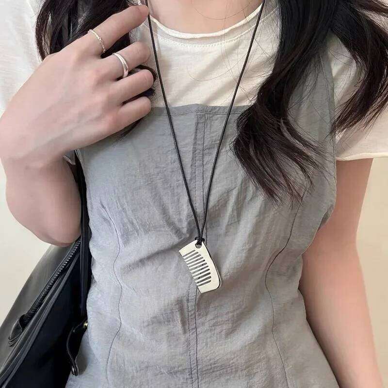 LATS Personality Temperament Comb Pendant Necklace for Women 2024 Trend New Delicate Design Jewelry Fashion Accessories H260312