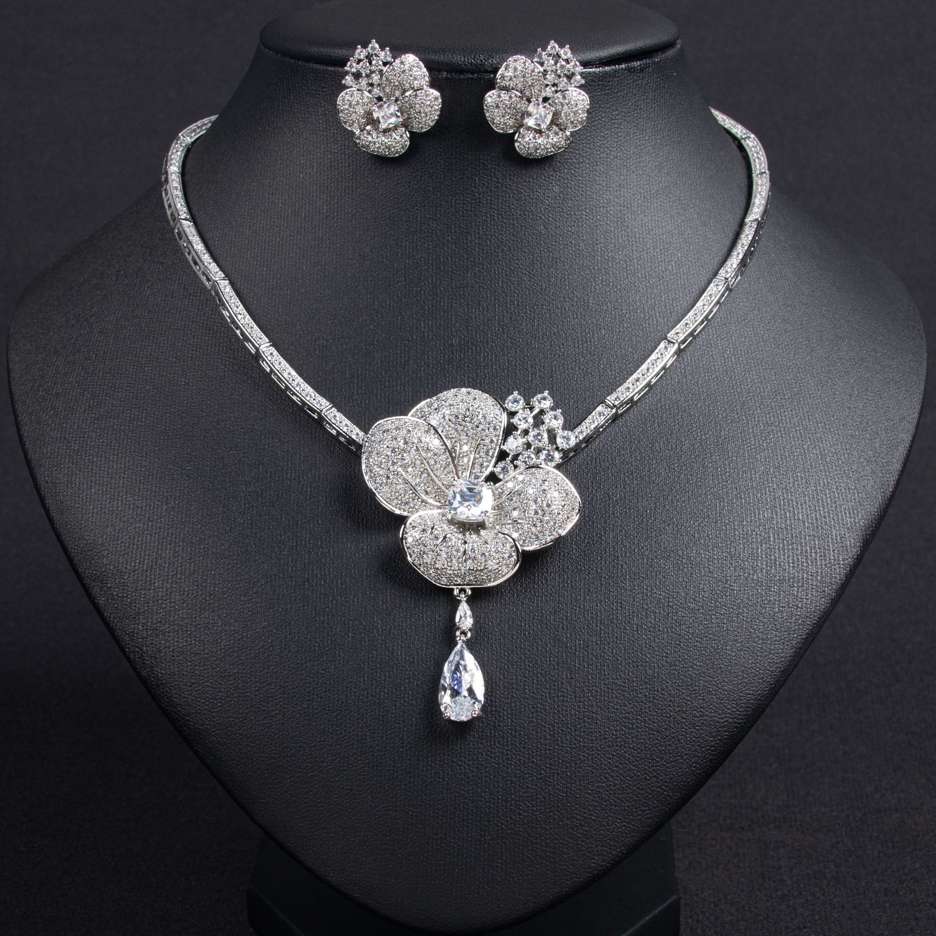 European American Cross-Border Flower Zircon Necklace And Fashionable Women's Accessories Earring Set High-End Niche Luxury Bridal Dress Accessor