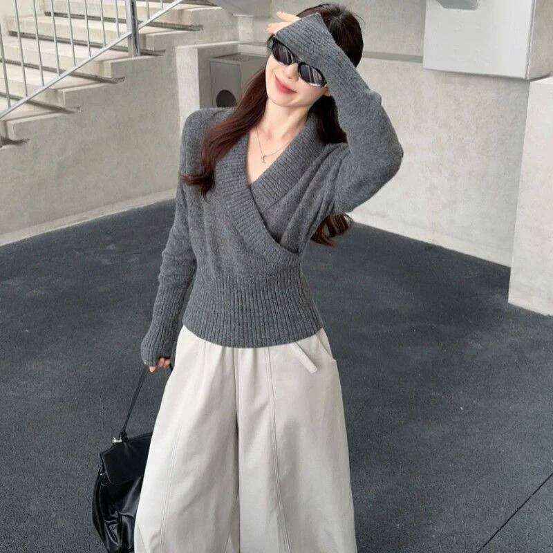 2025 Autumn Winter Long Sleeve V-neck Knitted Sweater Pullovers for Women Korean Cute Slim Fit Temperament Elegant Versatile Top Z260313