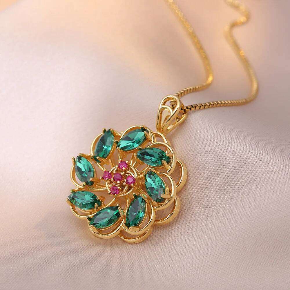 Fashionable Vintage Zircon Lucky Flower Necklace Women's New Live Broadcast TikTok Embedded Sense Rotation Pendant Titanium S... H260312