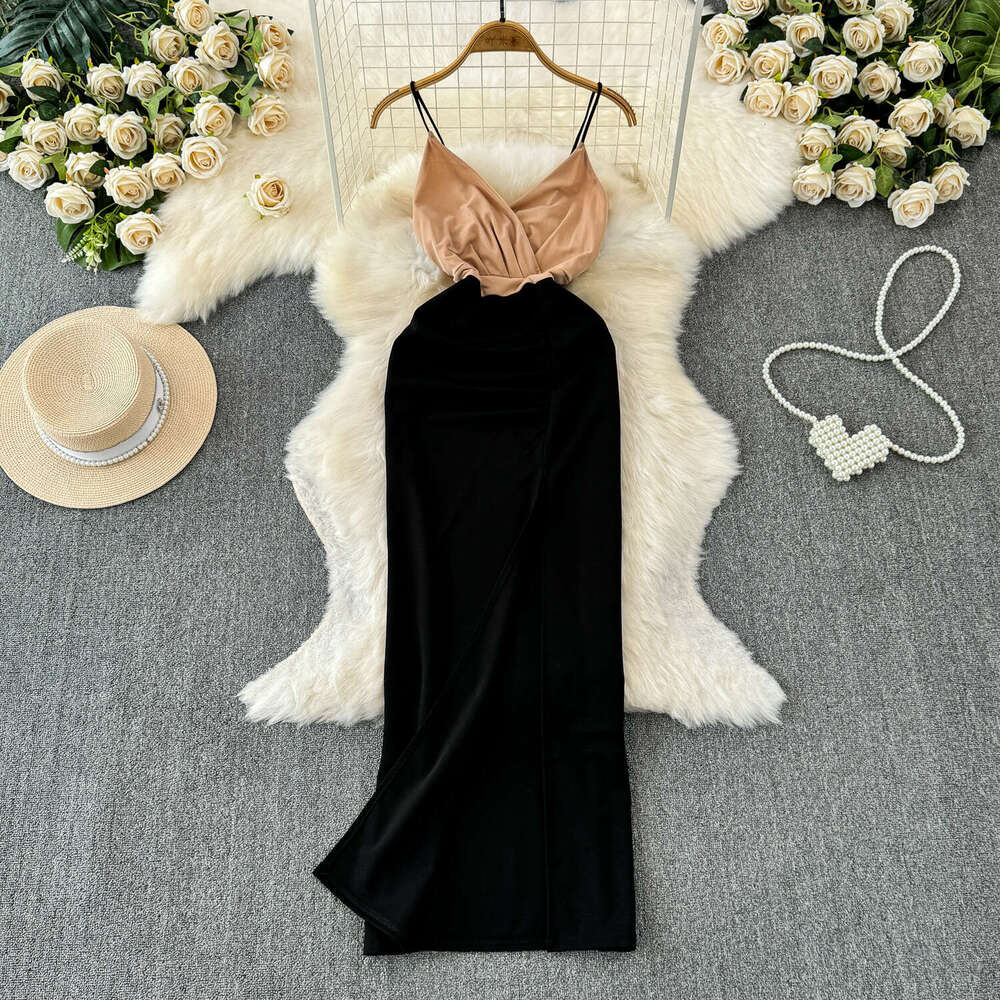 Designer women's camisole dress super fashionable and sexy V-neck contrasting color waist slimming spring and summer new design