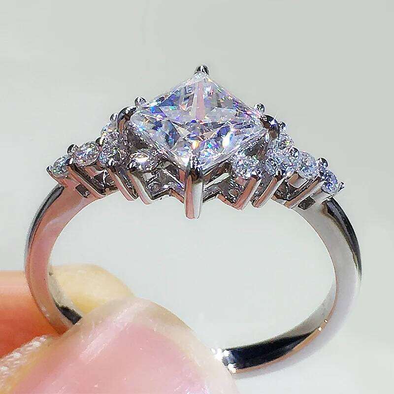 Huitan Fashion Princess Square CZ Finger Ring Female Wedding Band Jewelry Delicate Design Accessories for Engagement Ceremony H260312