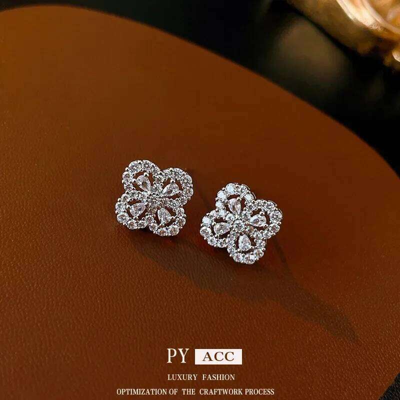 Fashionable Floral Zircon Grass Necklace Korean Sensation Clavicle Chain Unique Personality Jewelry Accessory H260312