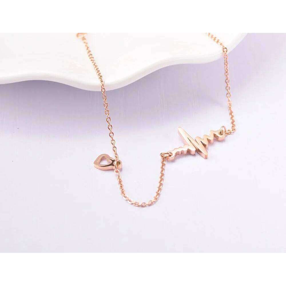 Lokaer Simple Single Chain Bracelet for Women Heartbeat Charm CZ Fashion Versatile Female Hand Jewelry Wholesale B17031 Z260313